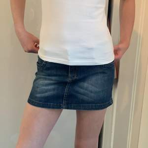 Säljer denna jeans kjol för att den inte kommer till användning, aldrig använt (nyskick)💓
