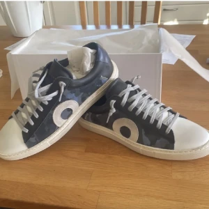 Oliver Cabell low 1 rain - Oanvända skor på grund av för liten storlek, ville ej skicka tillbaka de på grund av tullavgiften