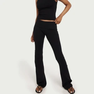 Nelly yoga pant  - Säljer dessa då jag ska köpa nya i större storlek istället, dessa är storlek S aldrig använda 