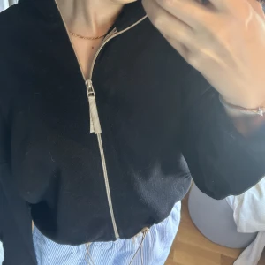 Svart fleece  - Fin och varm fleece som passar perfekt nu till hösten💕💕