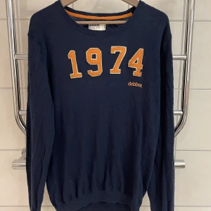 Dobber långärmad marinblå M - Långärmad tröja Dobber storlek M. Använt skick. 