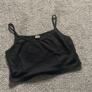 Basic svart linne - Svart linne från SHEIN i st 152