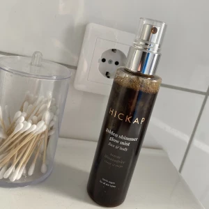 Hickap golden shimmer glow mist - Säljer denna glow mist från hickap då jag inte riktigt fått användning för den. Har endast använt den någon enstaka gång. Nypris: 269kr