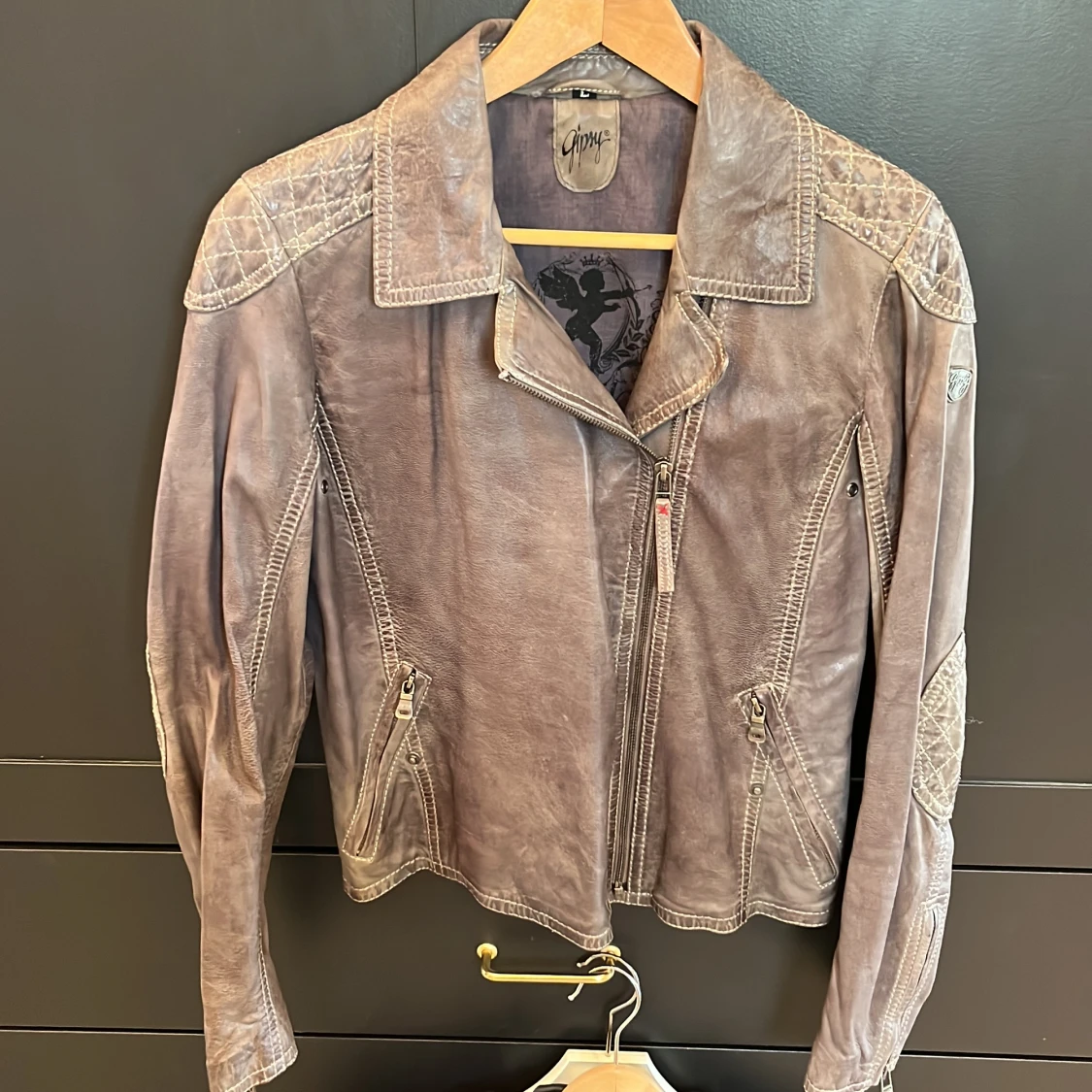 Oanvänd ljusbrun skinnjacka - L