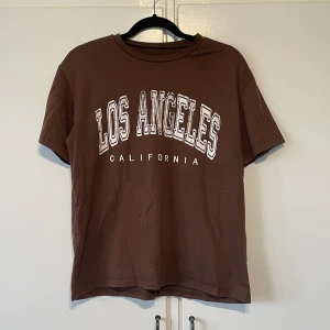 T-shirt - T-shirt från shein i storlek S. Lite oversized. Endast testad  50 kr + frakt 🥰