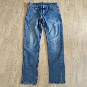 Weekday jeans - Ett par weekday byxor som är i hyfsat skick, enda con är att innerfickan blivit omsydd. Kom privat för frågor
