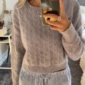 Stickad tröja - Tunnt stickad tröja från zara. Perfekt på våren eller en kallare sommardag✨