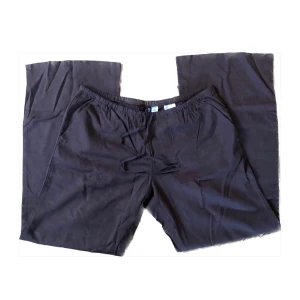 Lågmidjade linnebyxor! - Jättefina bruna lågmidjade flared linnebyxor! Tyvärr för stora för mig. Helt oanvända! Köparen står för frakt! 