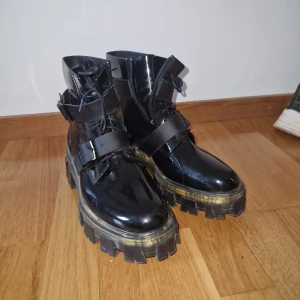 Lemon Jelly - Lemon Jelly - Stövletter  Super fina knappt använda luktar fortfarande citron från när jag köpte dom.