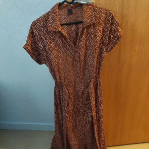 Belted shirt dress - It's XS but you can see the measurement, it's more like M.  [Product Measurement  - Shoulder: 66 cm, Length: 117 cm, Sleeve Length: 27.7 cm, Bust: 109.5 cm, Waist Size: 62 cm, Hip Size: 111.5 cm, Cuff: 36.5 cm, Belt Length: 67.5]