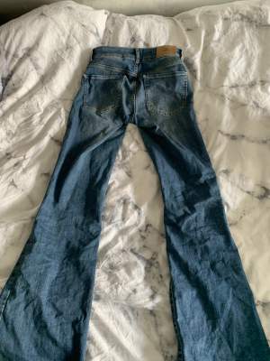 Säljer dessa fina jeans från Nelly pga att dom har blivit för små, inte alls mkt användning💞