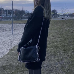 Tiamo väska - Säljer min tiamo väska i mellan modellen❤️‍🔥, jättefint skick. Pris går att diskutera!!