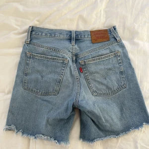 Levis 501 shorts - Super snygga Levis 501 shorts. Bra skicka, säljer pga dom blivit försmå🫶🏻