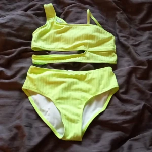 En fin bikinin  - En fin bekini från shin dock den var för stor på mig så hoppas nån annan vill köpa ❤️❤️
