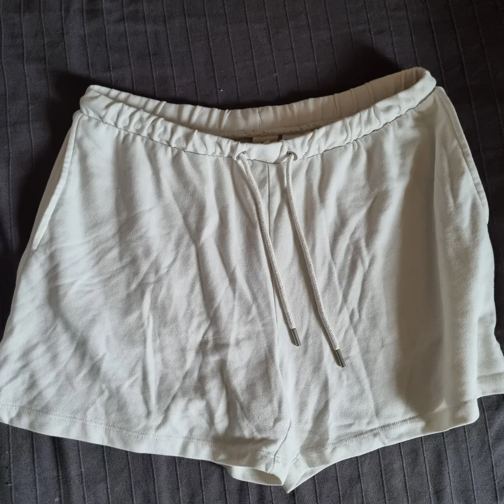 Mjuka sweatshorts från H&M, storlek Medium. Shorts.