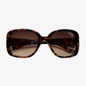 Coola solglasögon 🤩 - Superfina solisar inför våren & sommaren. Toppskick & sparsamt använda 😍Storleken är NOSIZE / NORMAL / M🫶