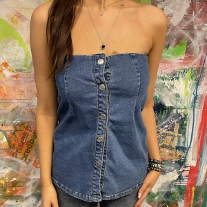 Off shoulder Jeans topp - Off shoulder jeans topp storlek M passar S  Modell 175 cm  Skriv för frågor/ fler bilder💗