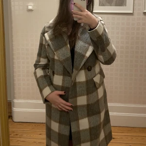 Kappa - Rutig kappa, märke ”glamorous”, köpt från Nelly Använd fåtal gånger