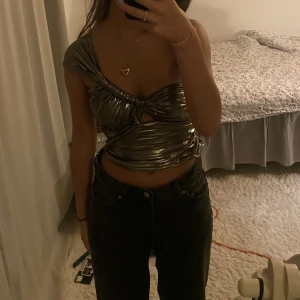 Fest topp - Super snygg guldig fest topp!!