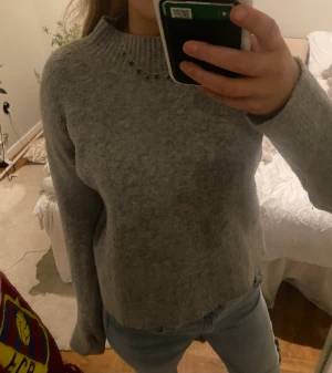 Stickad tröja  - Super fin stickad tröja, aldrig använd 
