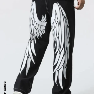 svarta jeans - svarta, vita, stora och hängiga, man avdelning orginall pris 319kr säljer för 100-150 pris kan diskuteras 