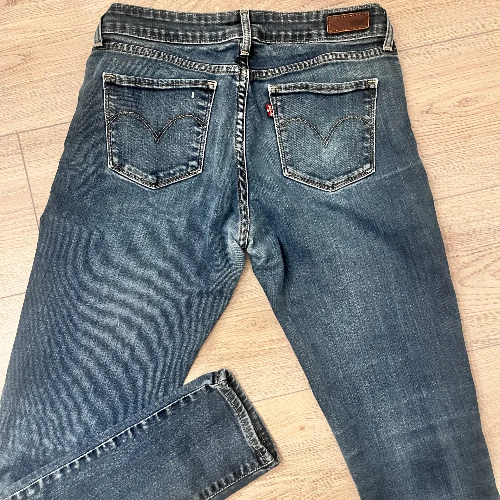 Fina lågmidjade jeans från Levis. Storlek W27, L34💕. Jeans & Byxor.