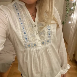 blus! - super söt vit blus!💓