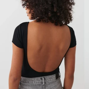 Tröja med öppen rygg - Tröja med öppen rygg som inte kommer till användning