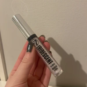 Nytt lip gloss - Helt ny med plasten kvar, frakt 15kr