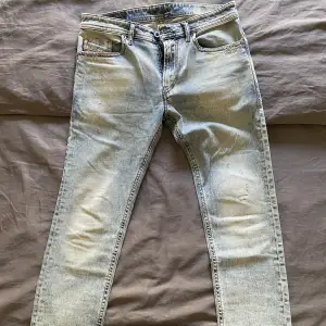 Diesel jeans i storlek 31/32.  Säljes pga av att jag växt ur dom. Använda fåtal gånger, i bra skick