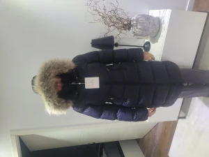 Moncler jacka stl.S - Helt ny inte använd. Fick den i present men aldrig passat mig.