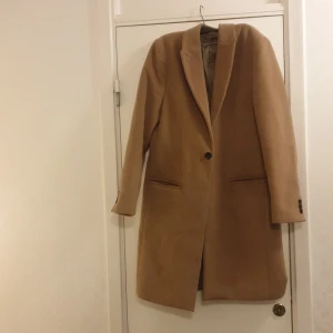 Herr rock  - Herr rock i mycket fint skick. Storlek M. Från River Island. Kostade 1700 kr