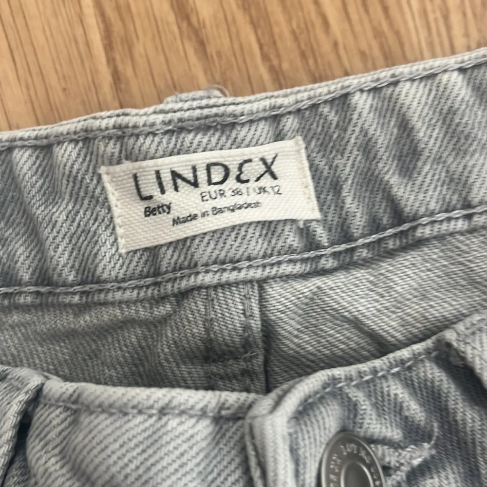 Jeans från Lindex, ljusgrå. Modell Betty. Strl 38.  Fint skick  . Jeans & Byxor.