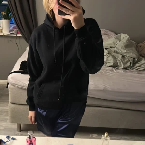 Hoodie  - Knappt använd hoodie, 80kr+frakt