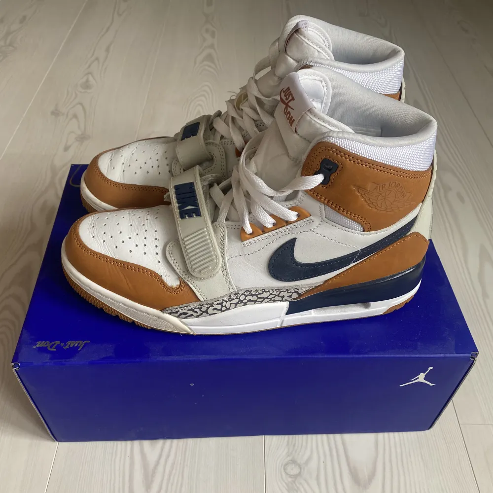 Nike Jordan legacy 312 i bra skick som inte används. Storlek 43.. Skor.