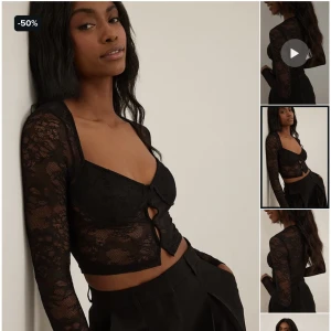 Topp  - Storlek XS. Aldrig använd, lappen finns kvar. 