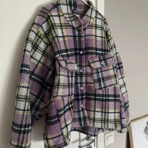 Overshirt jacka - Bra skick. Varm och större i storleken men inte för stor. 