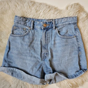 Shorts - Shorts från pull&bear som är köpta förra sommaren. Endast använts någon enstaka gång då det tyvärr inte var min stil. Superbra skick!