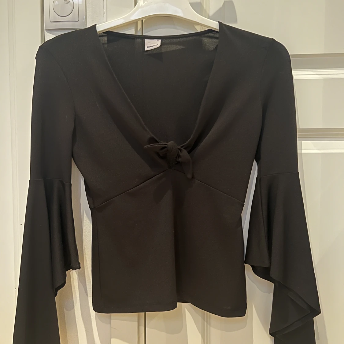 Topp med klockärmar