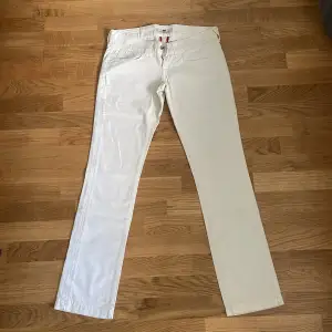 Lågmidjade Fornarina jeans, storlek 28