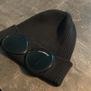 Cp compny mössa - Köpte den gör 1,500, säljer den för 700. Är äkta