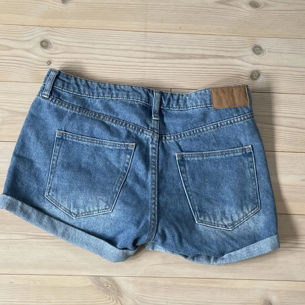 Super fina jeans shorts och är i jätte bra skick😝. Shorts.