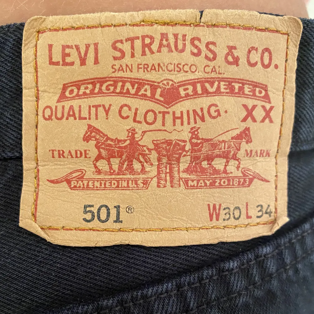 Jag säljer ett par Levis 501 i storleken 30/34 för att de är lite för stora för mig tyvärr . Jeans & Byxor.