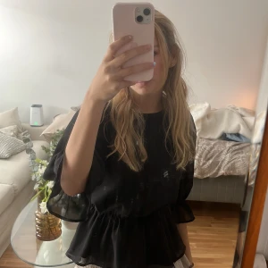 Svart blus - Fin Svart blus i storlek S. Skriv vid intresse eller frågor❤️ 