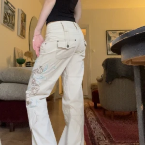 Esprit byxor  - Lågmidjade cargobyxor från esprit. 