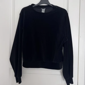 Tröja i sammet  - Strl XS