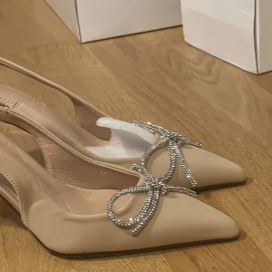 Fina skor  - Jättegulliga skor i storlek 37!! De är från shein och i nyskick 💞