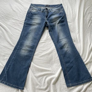 lågmidjade jeans - använd köp nu! går inte att få bild på, för små 😽 midja:86 innerben:73