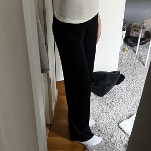 Svarta silkesbyxor - Supersköna och mysiga silkesbyxor!