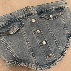 Denim topp - Säljer denna jeans toppen pga för stor